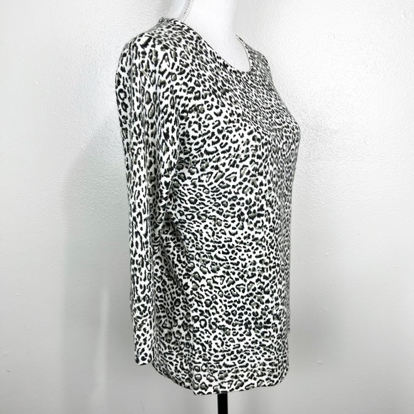 Hannah White Animal Leopard Cheetah Print Round Neck Sweater Women's Medium - Picture 3 of 10